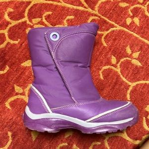 Girls purple snow boots. Excellent condition. Size 1